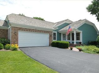 483 Park Barrington Dr, Barrington, IL 60010