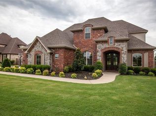 255 Chattin Cir, Bentonville, AR 72712