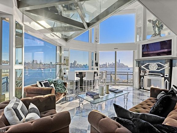 3rd image of 600 Harbor #1079