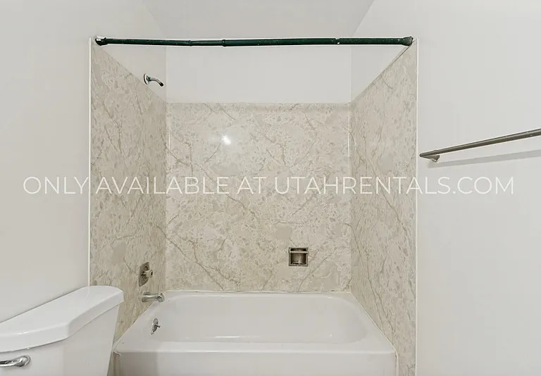 228 W Foxbridge Dr — Photo 13