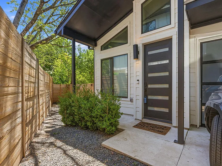 2935 Moss St #2 — Photo 1