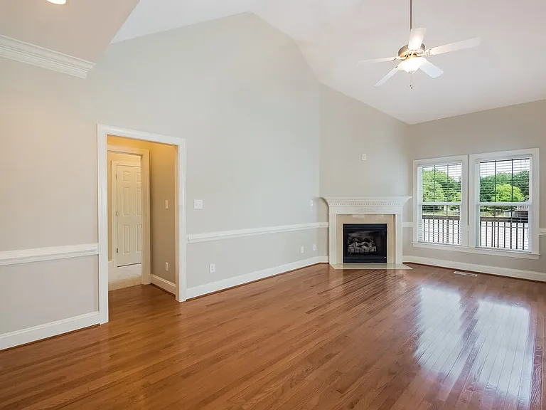 2014 Watsonia Dr — Photo 2