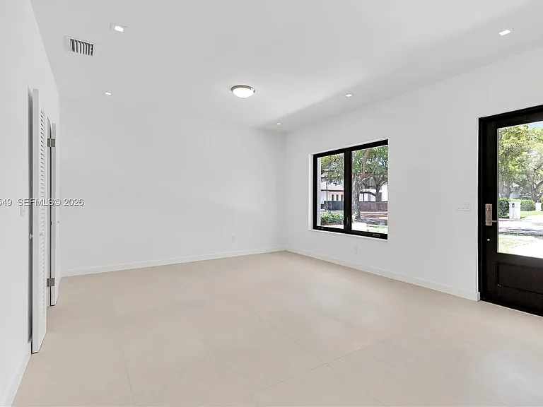 950 Bayamo Ave — Photo 23