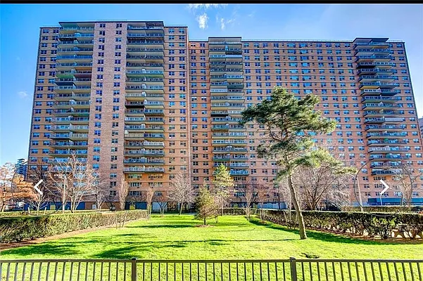 Sold by Maximillion Realty, Inc. | media 32