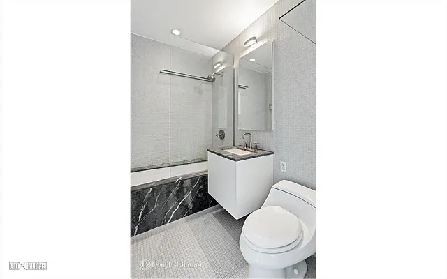 Rented by R New York | media 8