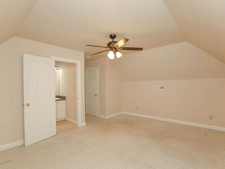 179 Herman Melville Ave — Photo 27