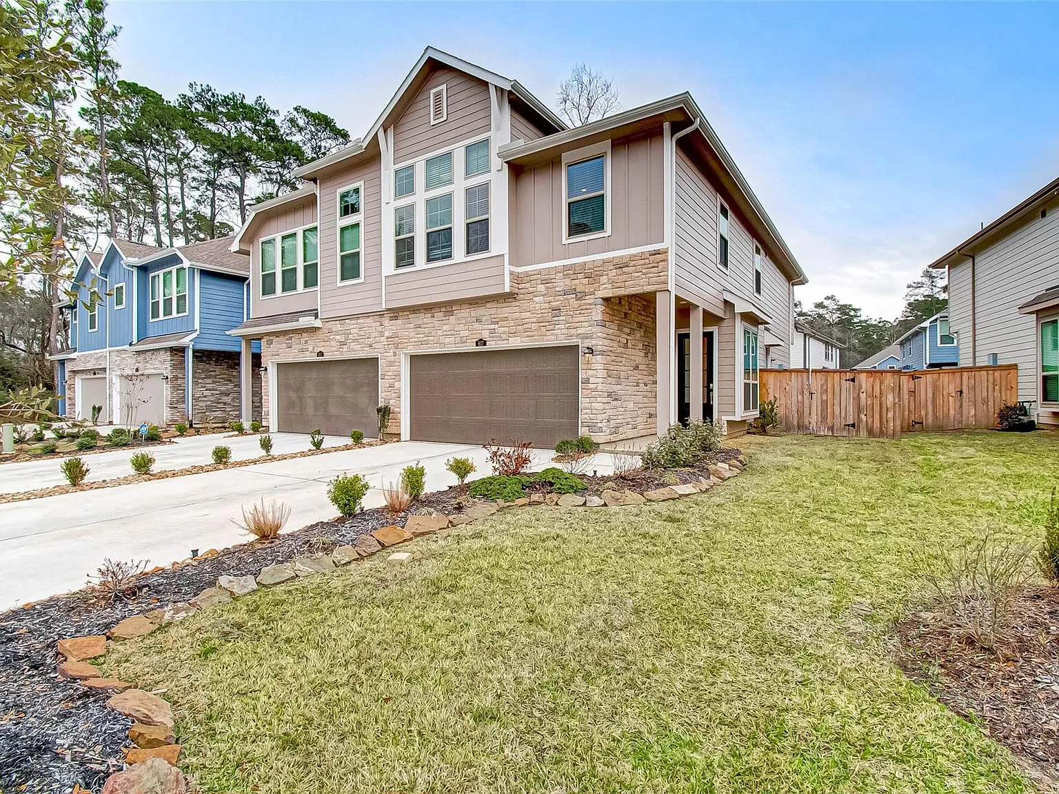 3 bed, 2.5 bath, 1912 sqft, $2,100 — Photo 2