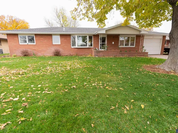 511 McDonald Rd, North Platte, NE 69101