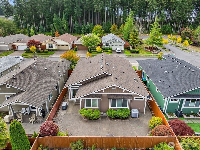 3rd image of 8422 Bainbridge Loop NE
