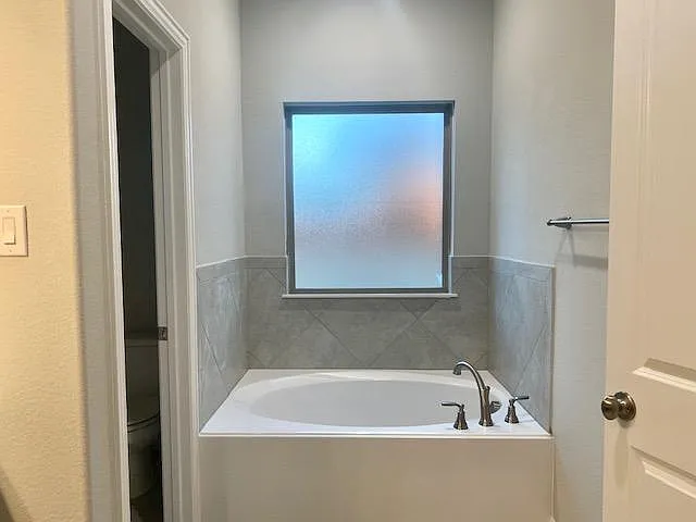 215 Jacaranda Dr — Photo 9