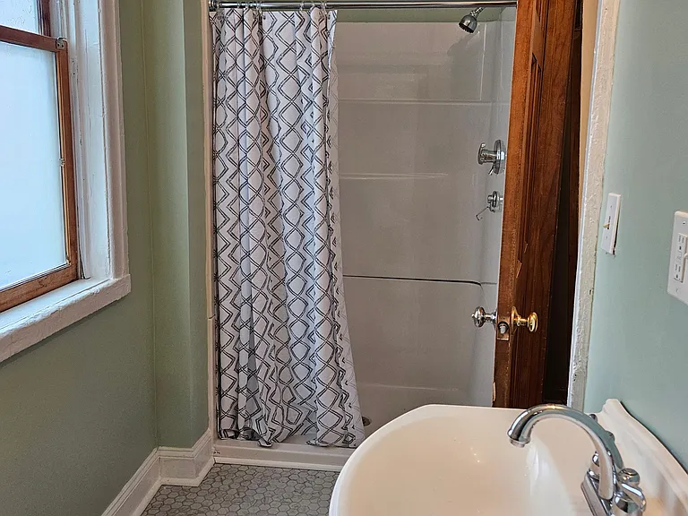303 Williams St #1R — Photo 9