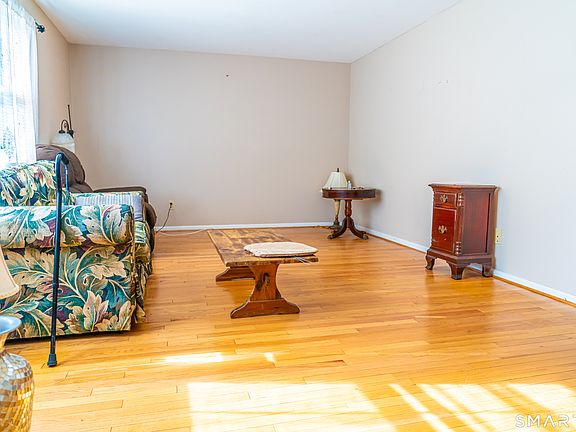 3rd image of 12 Francis Avenue