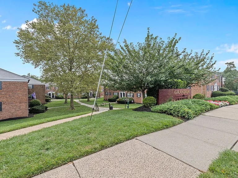 Grandview Gardens — Photo 16