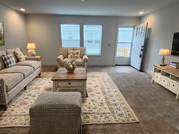 4359 Dogwood Blvd, Clarkston, MI