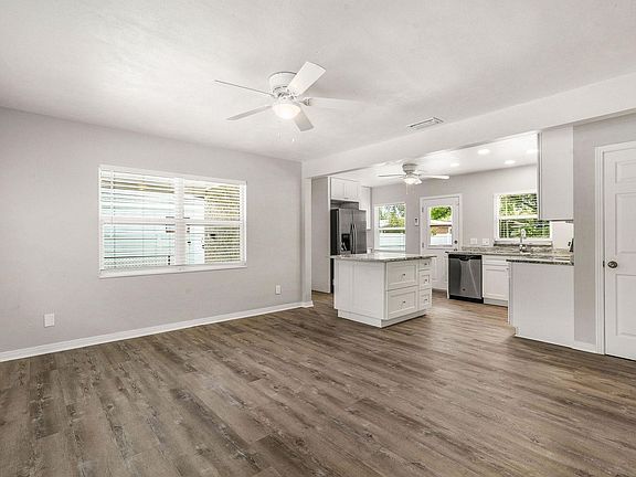 5th image of 10231 N Armenia Ave