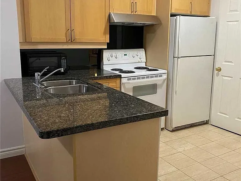 55 Bloor St E #709 — Photo 6