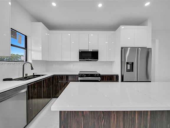 3rd image of 704 Holmes Ave