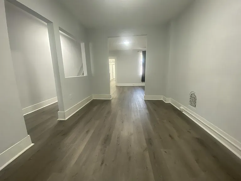 611 S Prince St — Photo 5