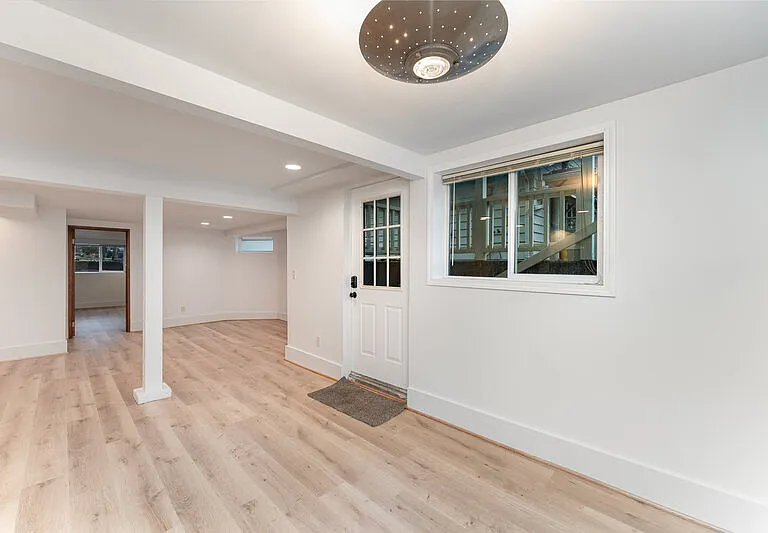 5523 Woodlawn Ave N — Photo 8