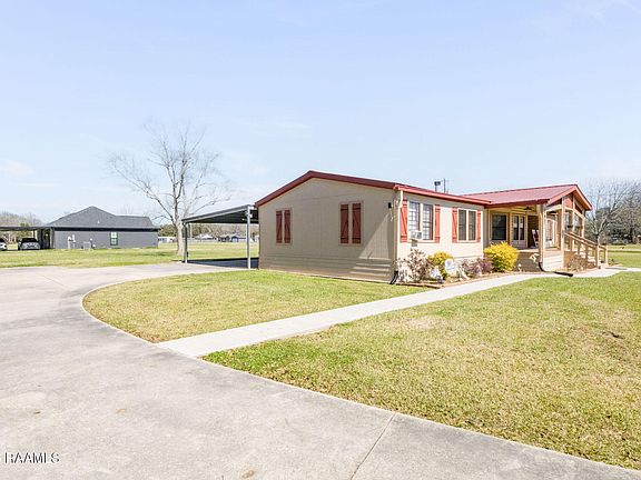 3rd image of 611 Saint Clair Rd