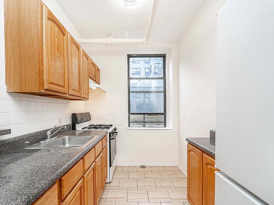 1st image of 2459 27th St APT 1L