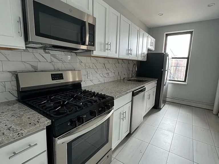 Sevilla Grande - Renovated Units at Journal Square Path — Photo 28