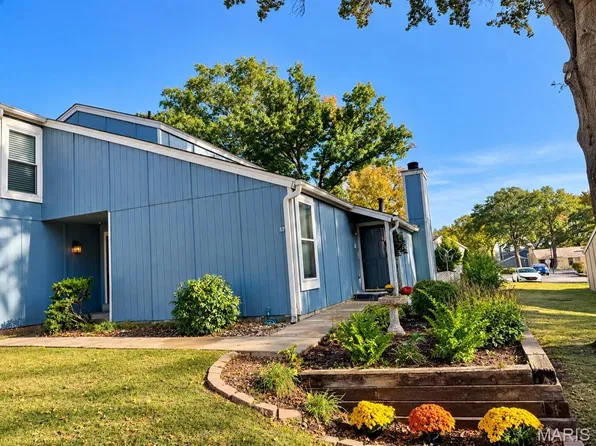 17 Lantern Ln, Lake Saint Louis, MO 63367