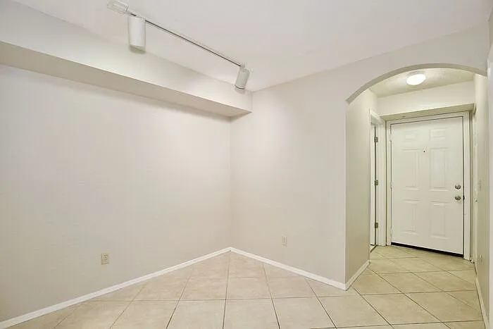 2 bed, 2.0 bath, 1209 sqft, $1,595 — Photo 2