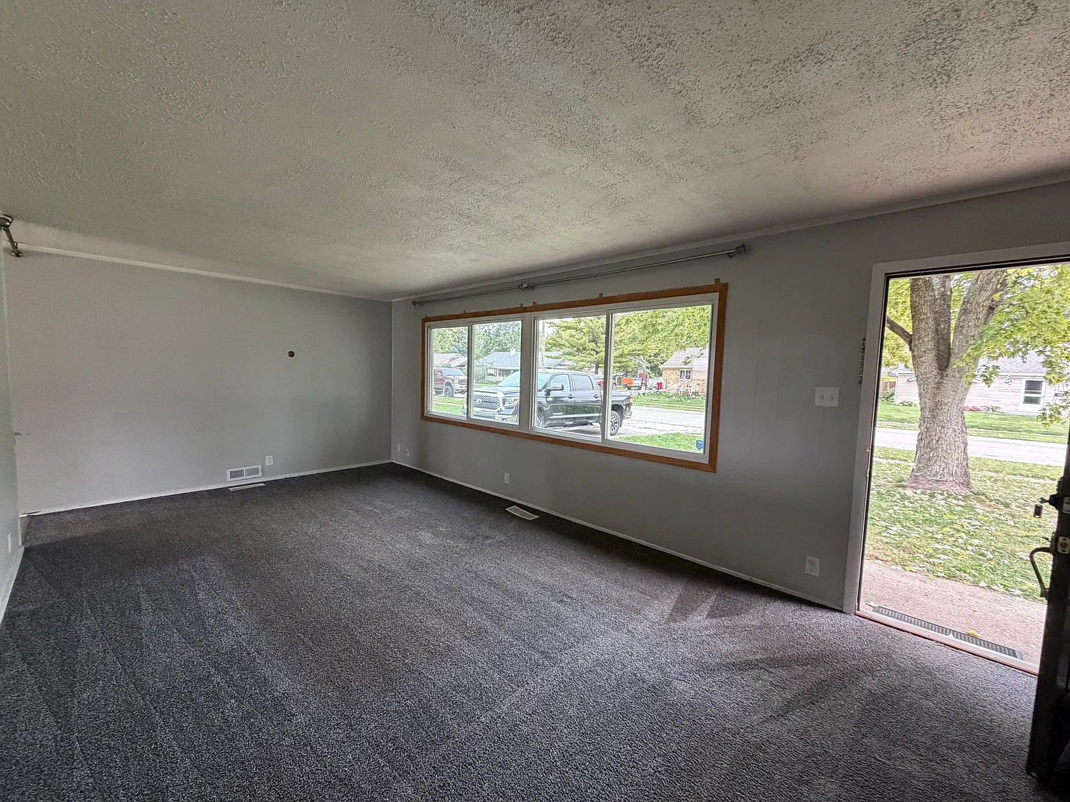 3 bed, 1.5 bath, 1709 sqft, $1,600 — Photo 4