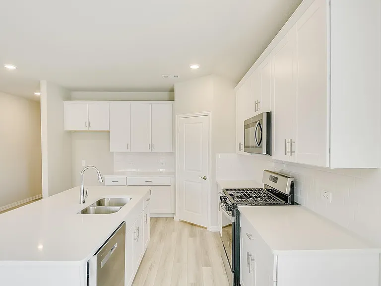 2305 Bellatrix Dr — Photo 20
