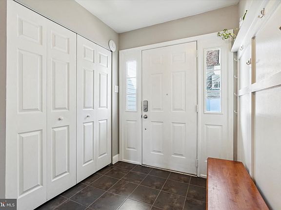 4th image of 156 S Orchard Ave