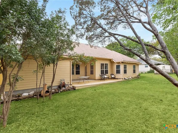 820 Mission Hills Dr, New Braunfels, TX 78130