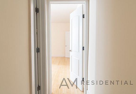 5th image of 31 Ocean Pkwy #25