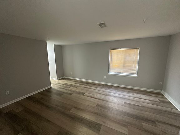 2nd image of 43097 Burlington Dr