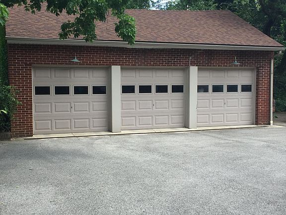 1 garage for parking