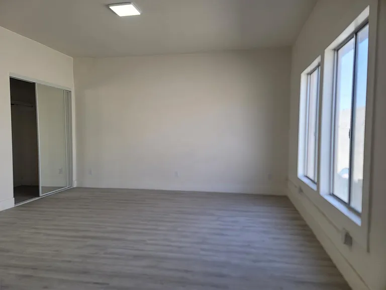 721 Pine Ave #1 — Photo 8