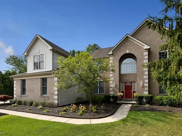 12068 Fox Grv, Strongsville, OH 44149