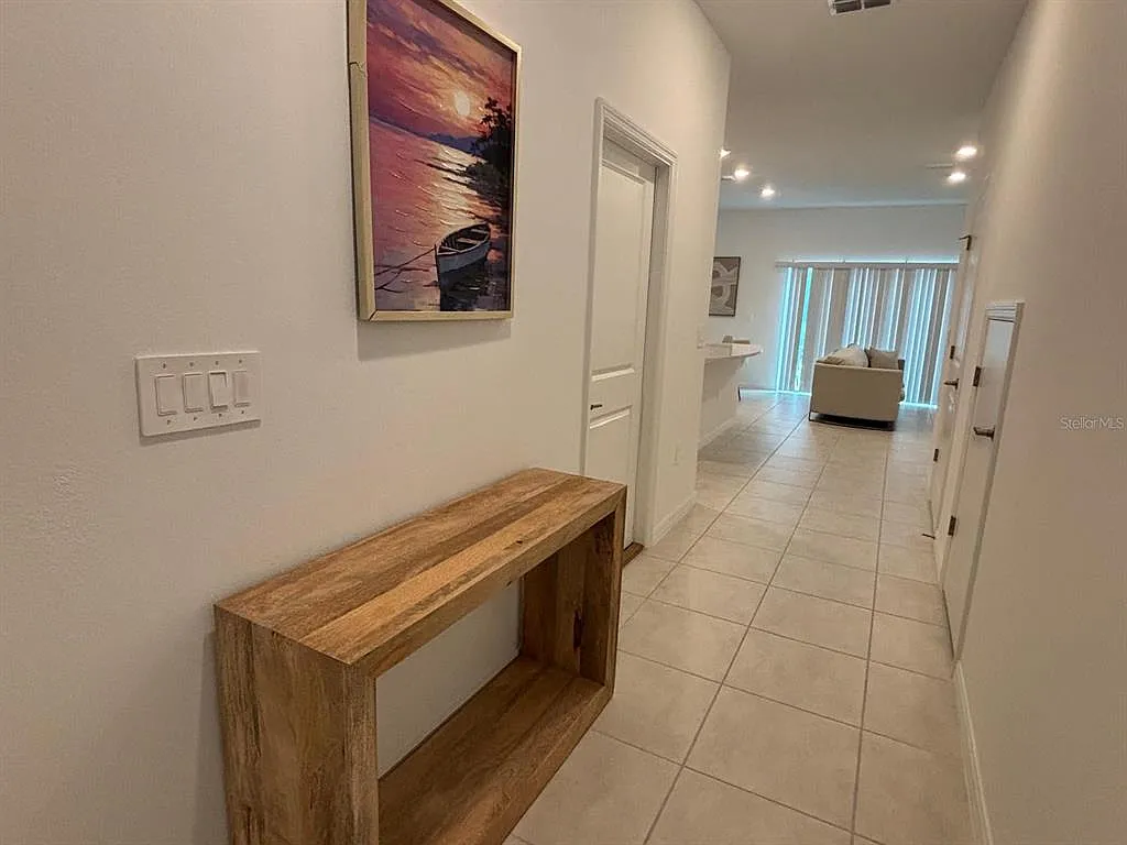 3 bed, 2.5 bath, 1373 sqft, $1,850 — Photo 3