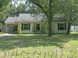 832 Lemon St, Ocean Springs, MS 39564
