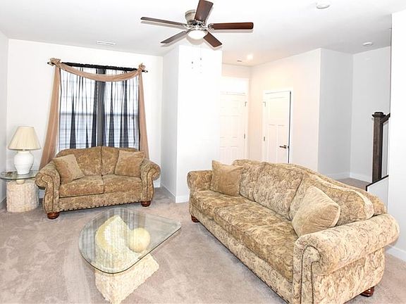 4th image of 289 Goldenstar Ln