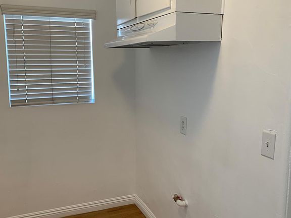 5th image of 916 1/2 Oakwood St