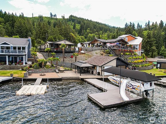 3rd image of 1031 Summit Lake Circle NW