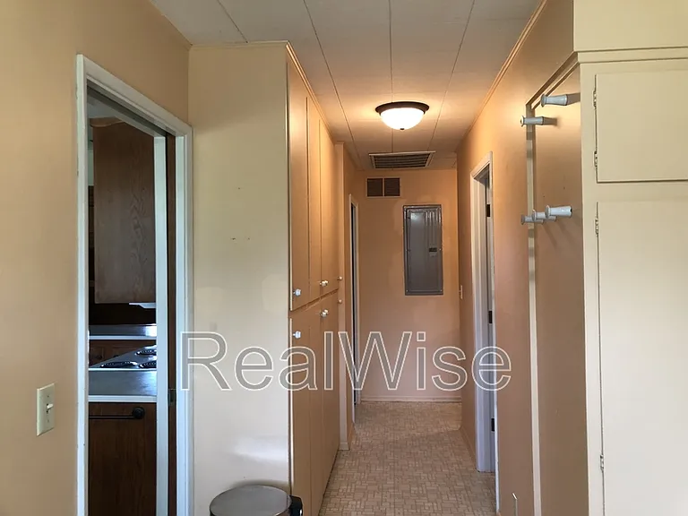 710 NW Midland Ave — Photo 43