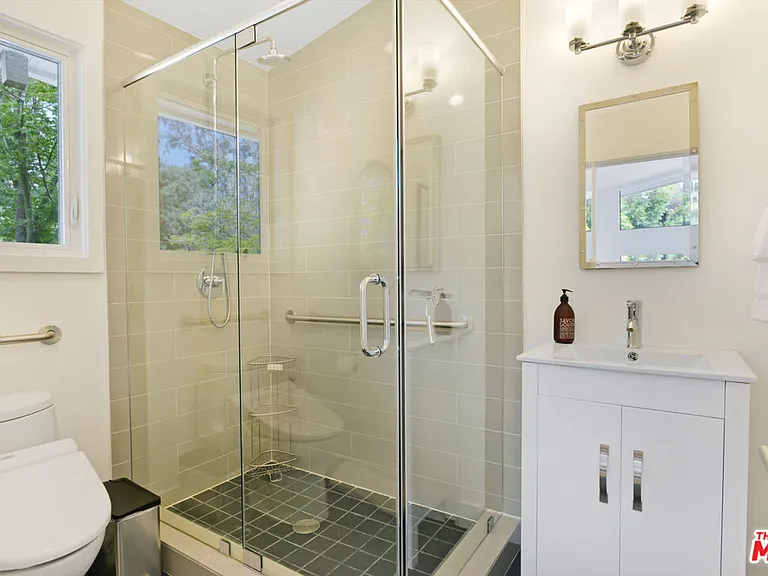 6750 Fernhill Dr — Photo 16