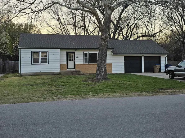 627 S Highland Dr, Andover, KS 67002