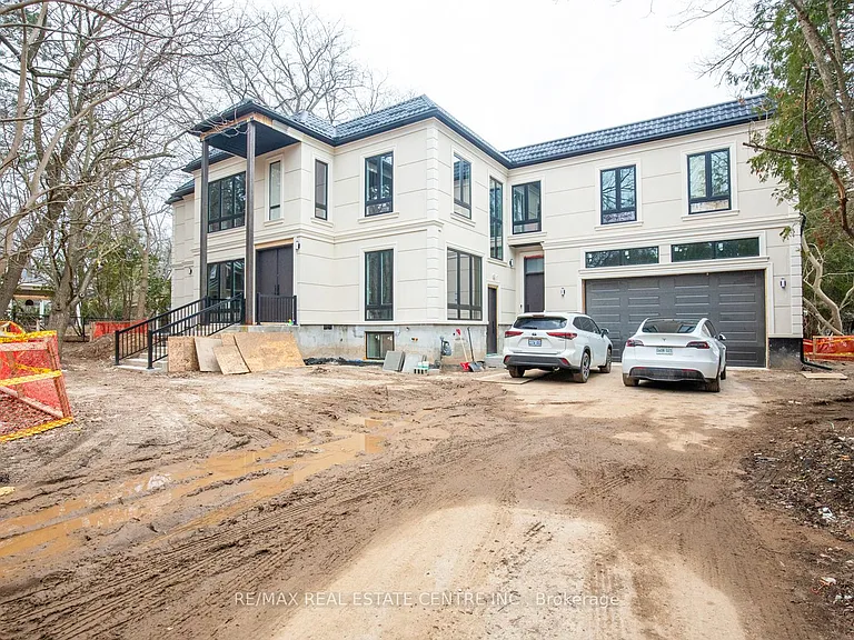 143 Balsam Dr — Photo 1