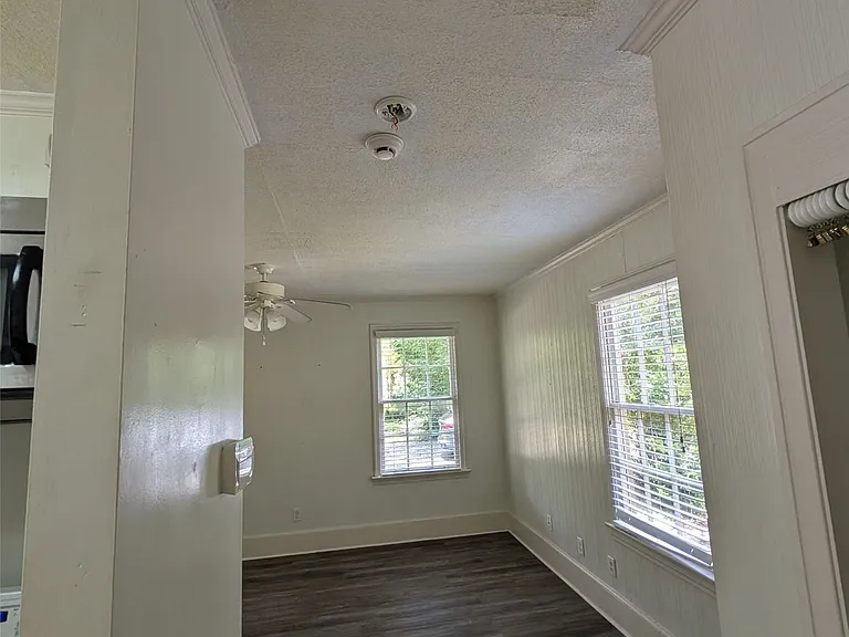 2166 College St — Photo 8