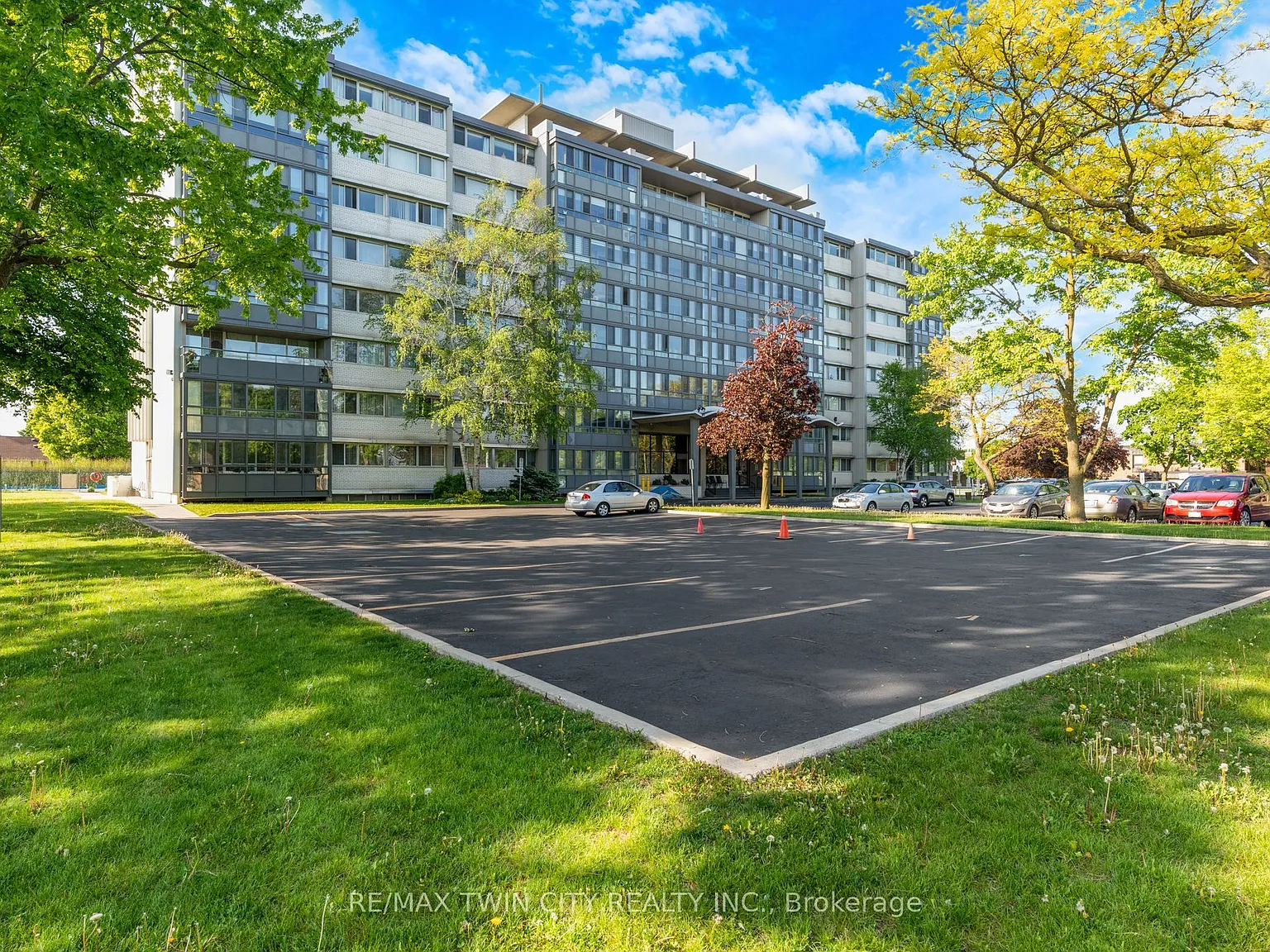 3 bed, $2,400 — Photo 2