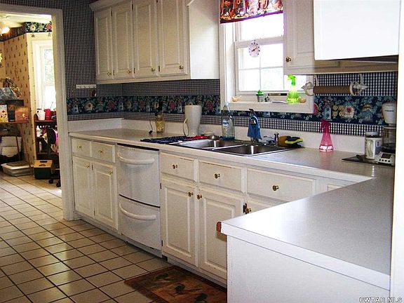5th image of 390 Tiffany Nicole Ln