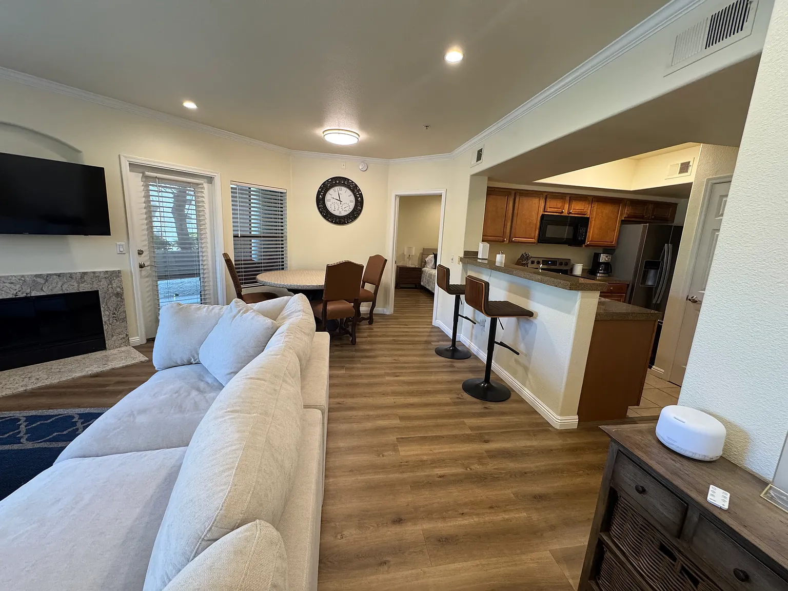 2 bed, 1200 sqft, $2,500 — Photo 2